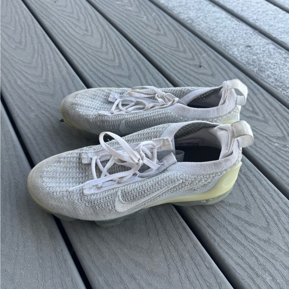 Nike Air VaporMax Flyknit Light Grey Women’s Running Shoes
Size 8.5